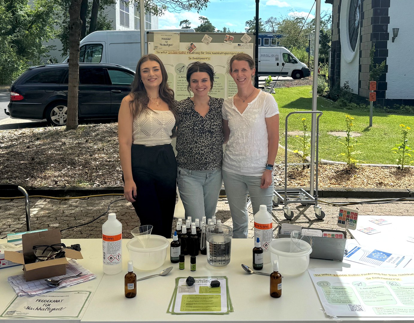 Das Prodekanat für Nachhaltigkeit beim diesjährigen Sommerfest des UKB.