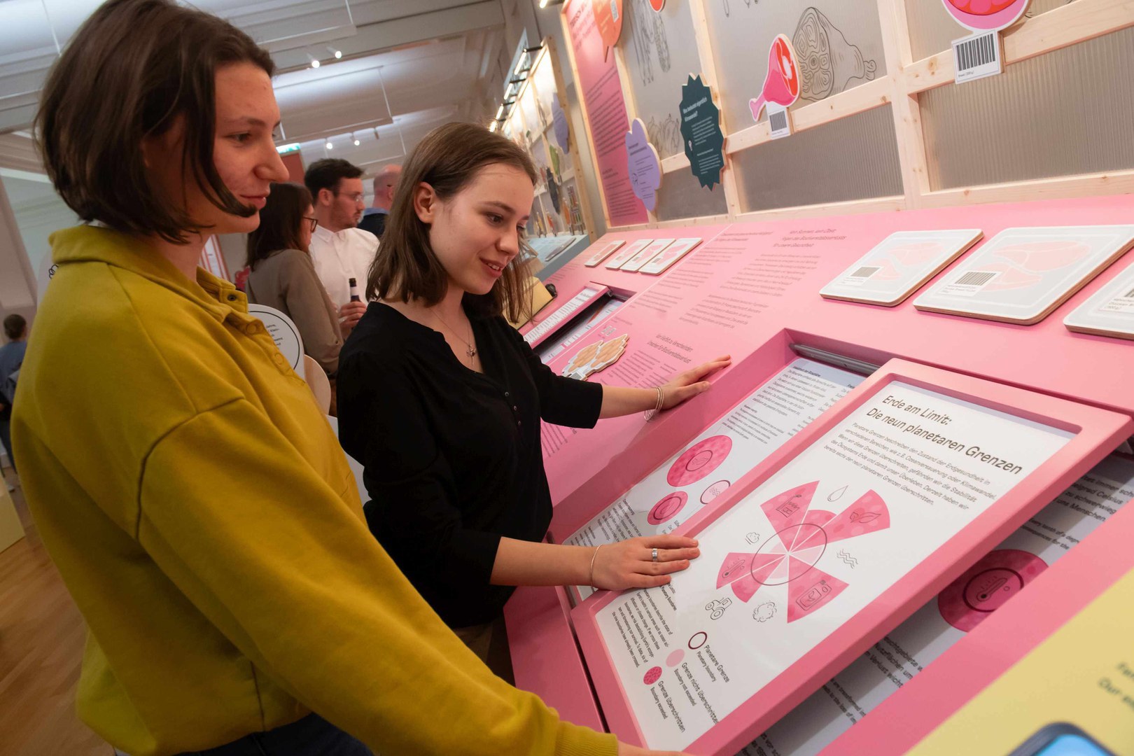 Fragen, Antworten und tolle Ergänzungen in der Ausstellung.