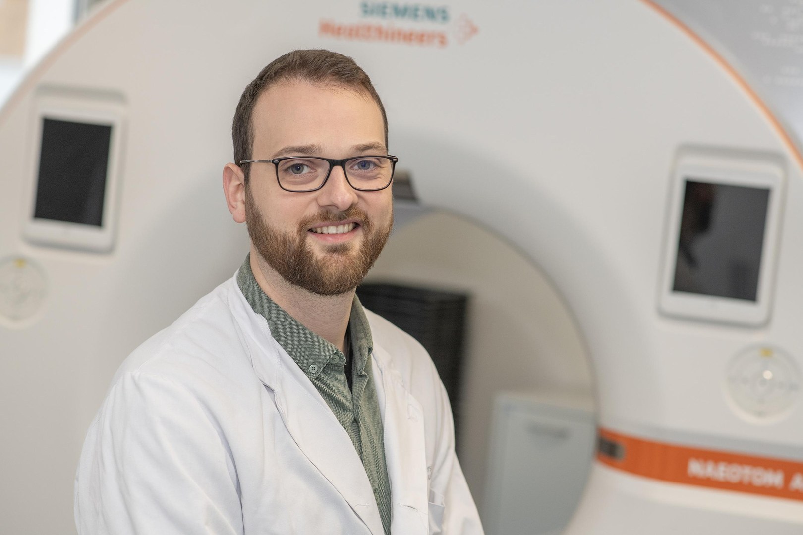 With AI safely from text to structured information - Dr. Sebastian Nowak clarifies the privacy-compliant use of AI to structure radiological findings.