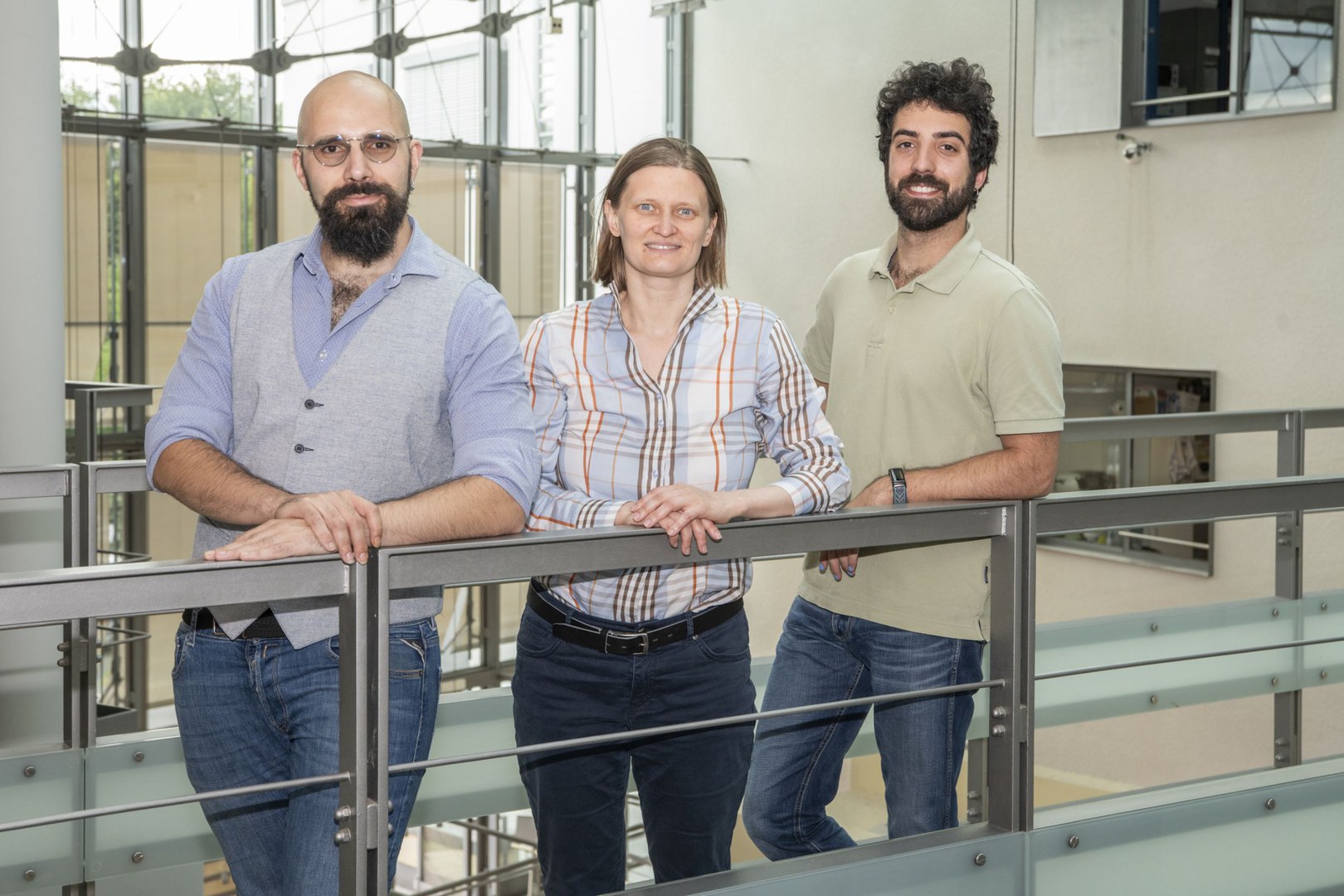 How star-shaped cells increase flexible learning - Dr. Pietro Verzelli (left), Prof. Tatjana Tchumatchenko and Lorenzo Squadrani solve the hidden mystery of the role of astrocytes for learning processes and memory in the brain.