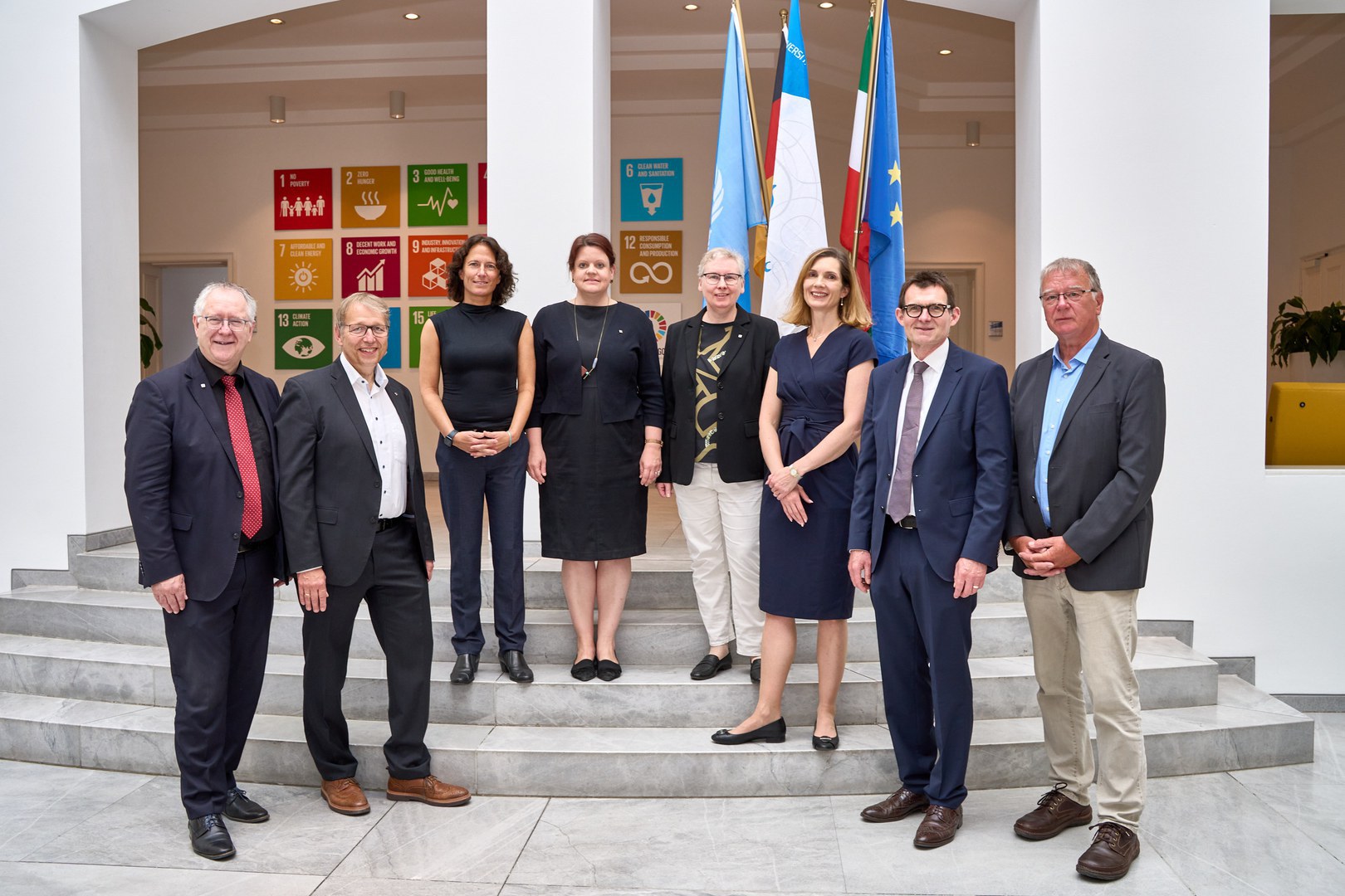 Rectorate complete again - (from left) Rector Hoch, Vice-Rector Sandmann, Vice-Rector Bennewitz, Vice-Rector Münch, Vice-Rector Förster, Vice-Rector Grunwald Kadow, Provost Holger Gottschalk and Vice-Rector Zimmer